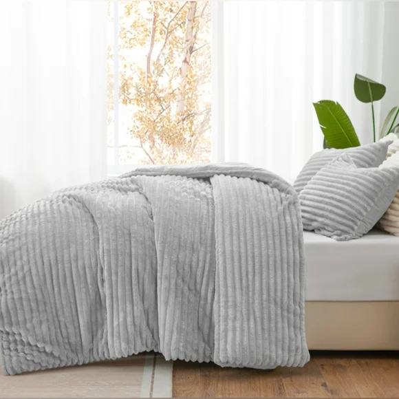 Full Size - 3 Piece Fluffy Duvet Cover Set - Cover & 2 Pillow Cases - Picture 4 of 14